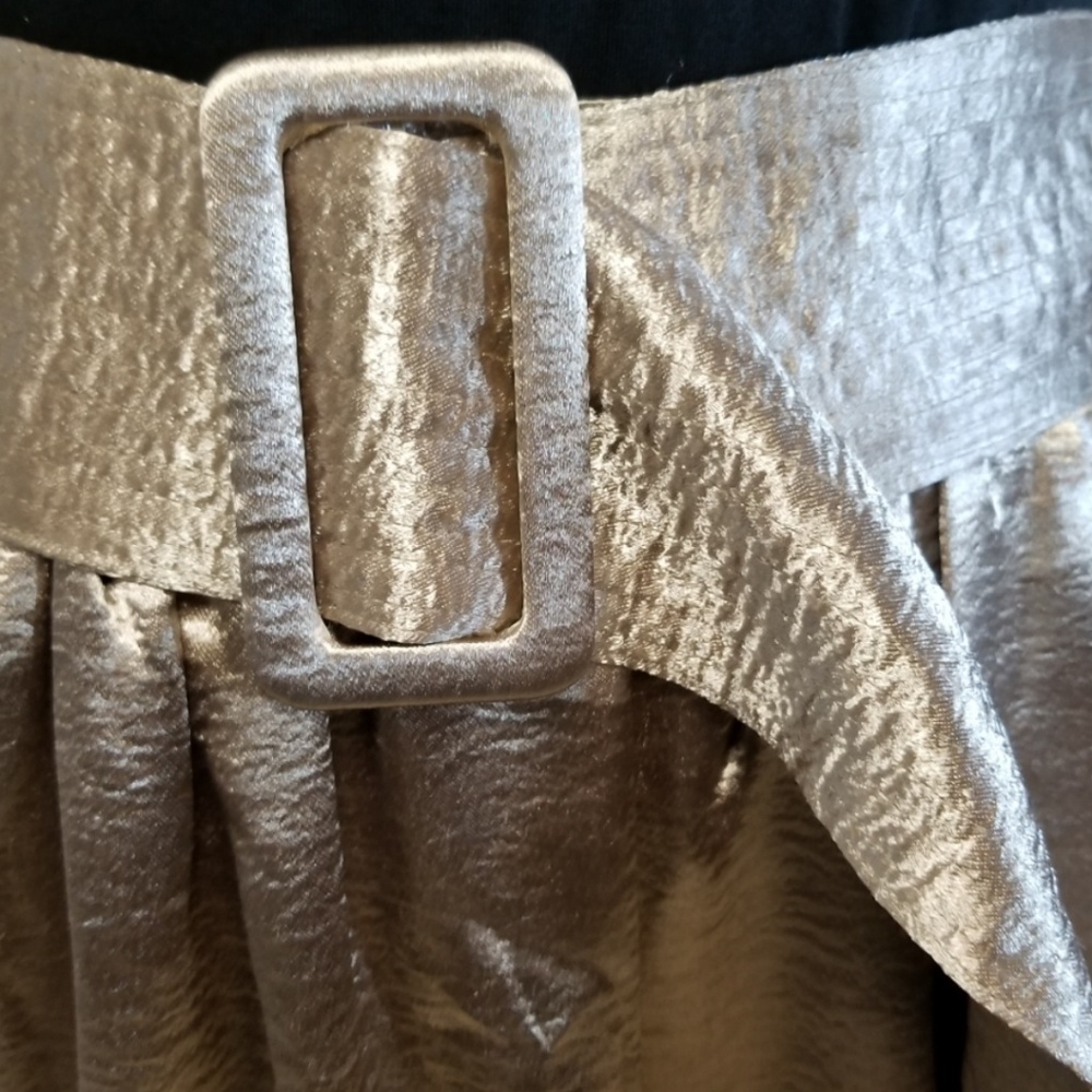 🆕️⬇️TOV Asymmetrical Sateen Wrap Ruffle Skirt - Picture 5 of 8